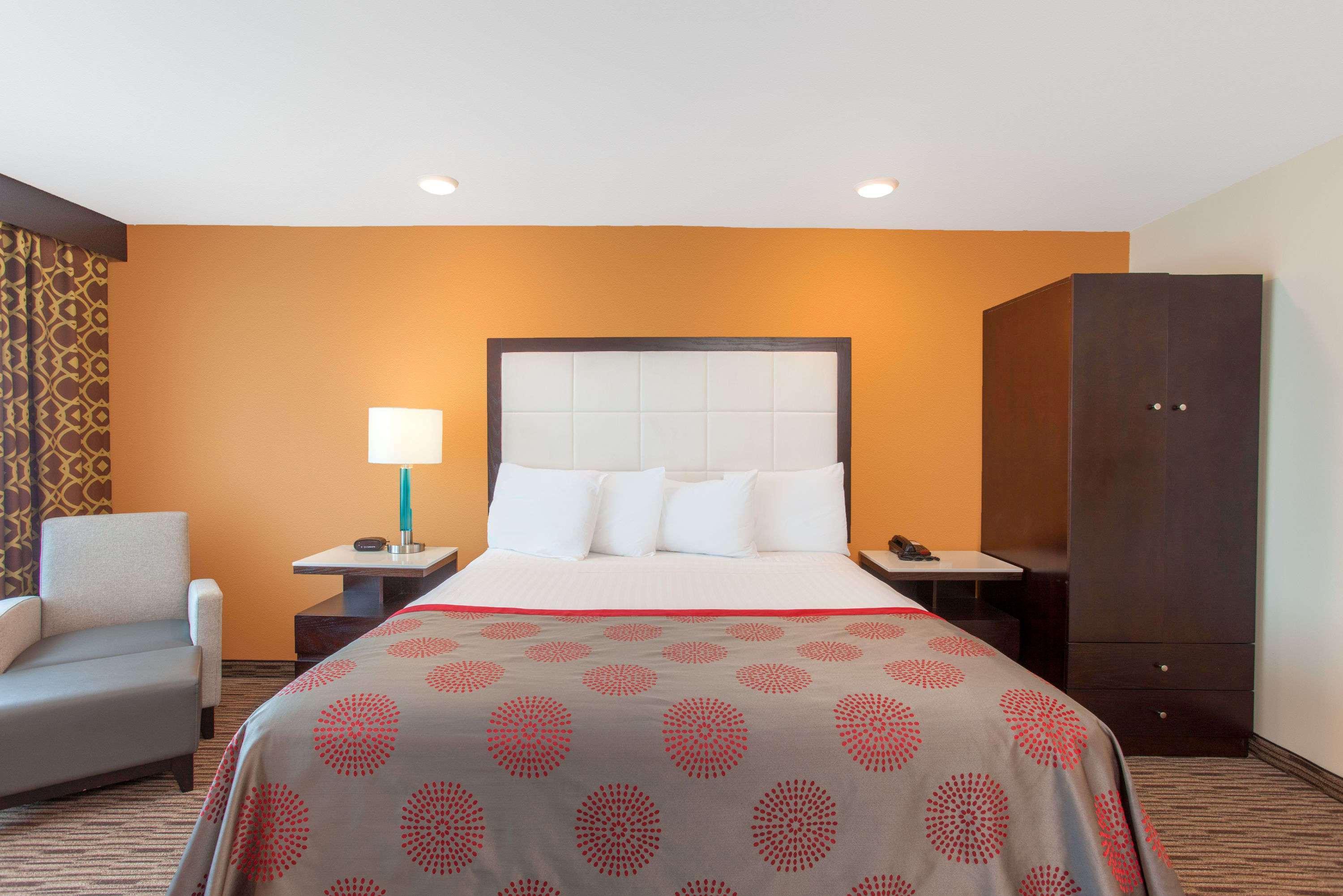 Ramada By Wyndham Culver City Los Angeles Exterior foto